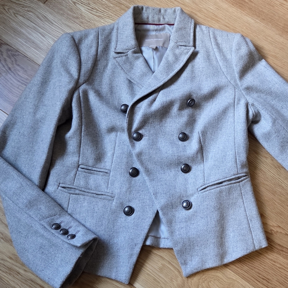 Banana Republic Beige Label with Striped Lining and Maroon Trim
